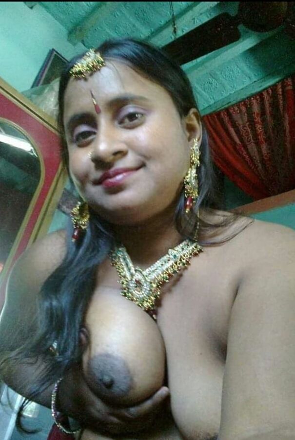 Indian auntys showing boobs