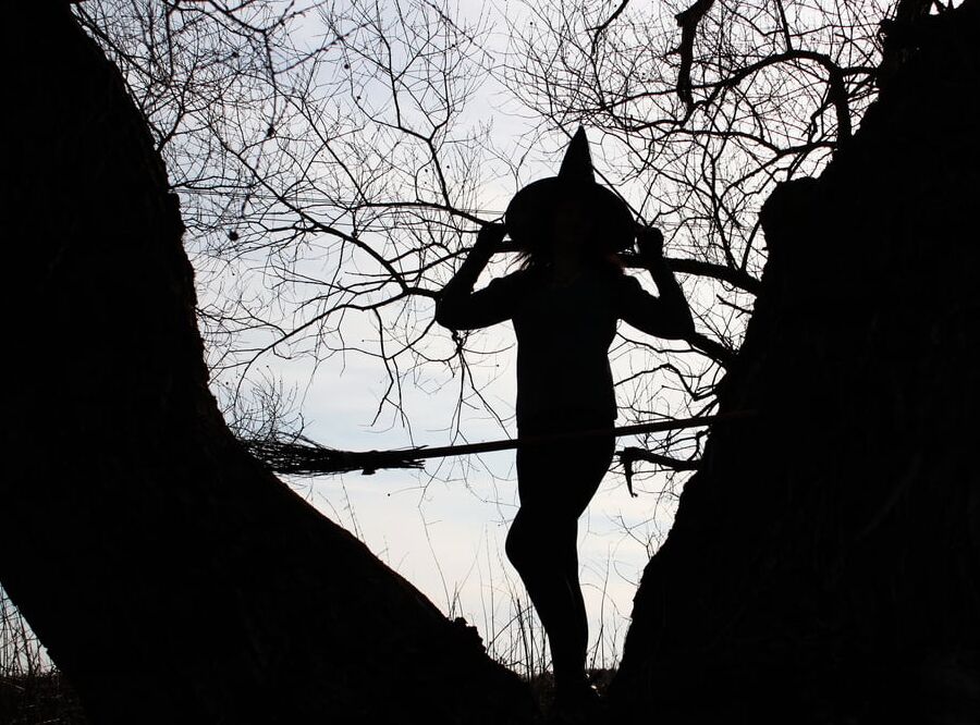 The contour of the witches