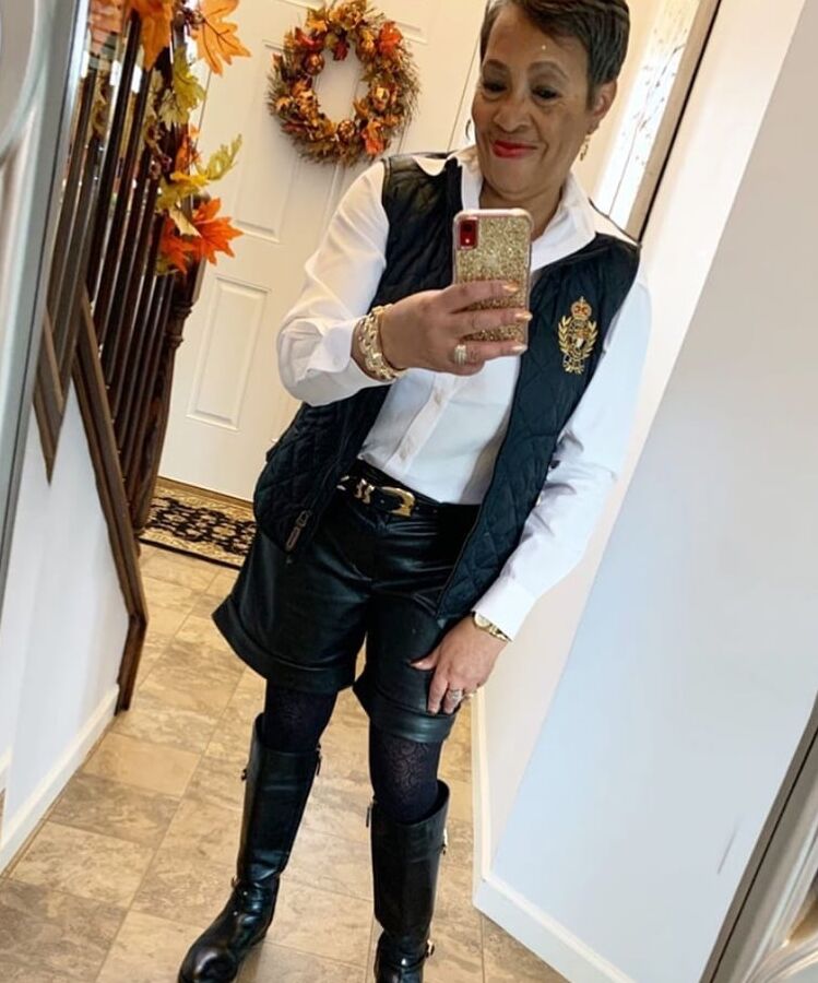 Insta Gilf Wearing Boots