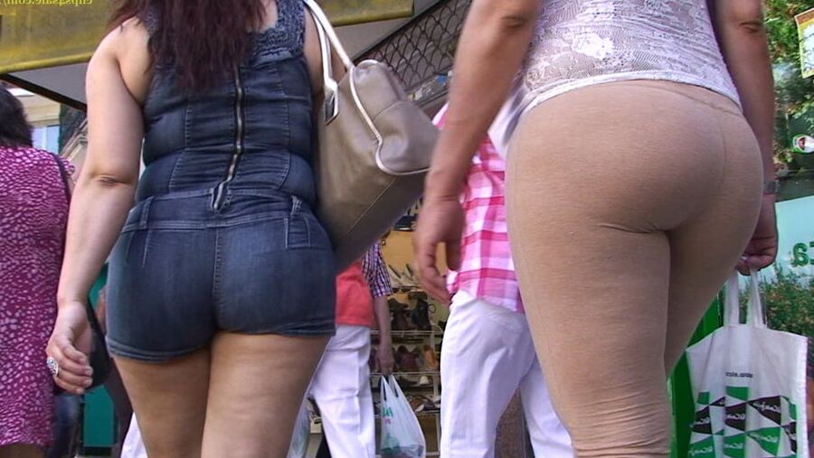 PREGNANT LATINA ASS IN TIGHT PANTS