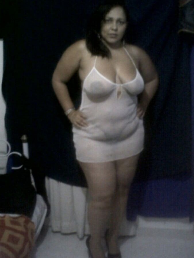 Madurita posando sexy