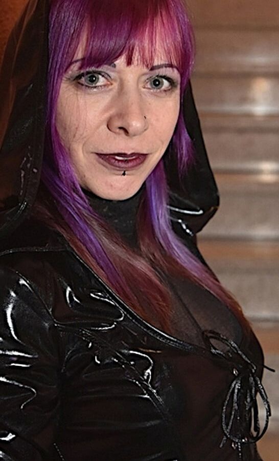 sexy Goth Babe