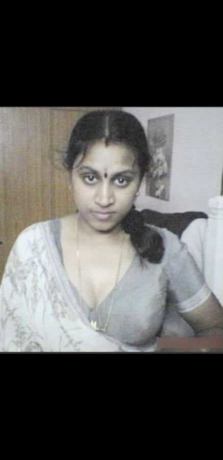 Indian auntys showing boobs