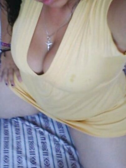 Mexicana con uniforme y sin uniforme