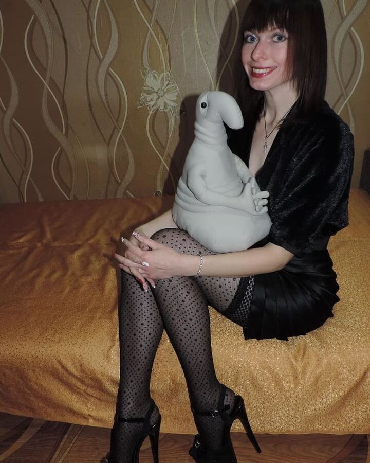Belarusian anal slut (love sucking dick, high heels, nylons)