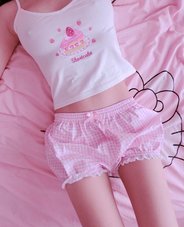 Pink bubble pants and shortcake with Strawberry