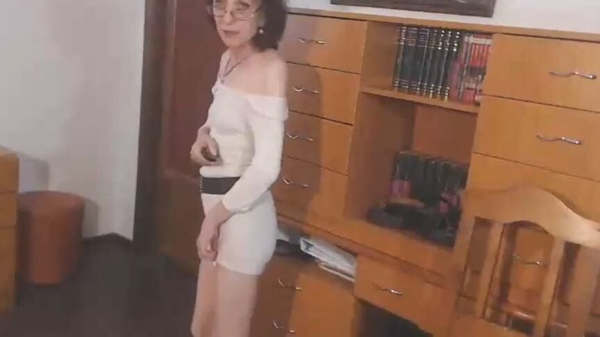 Skinny GILF