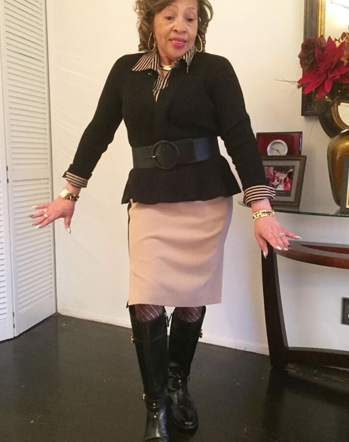 Insta Gilf Wearing Boots