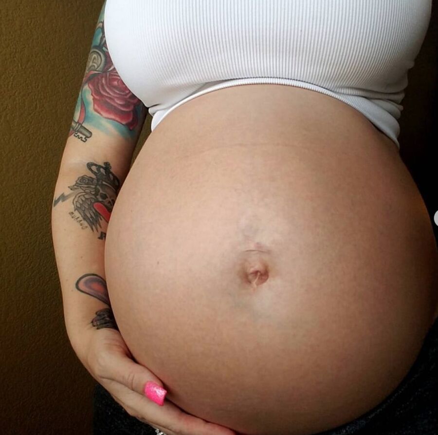 bella sexy pregnant insta