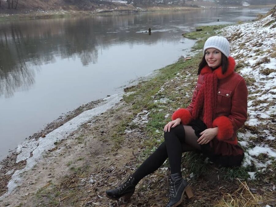 Belarusian anal slut (love sucking dick, high heels, nylons)