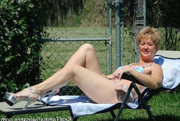 Naked mom