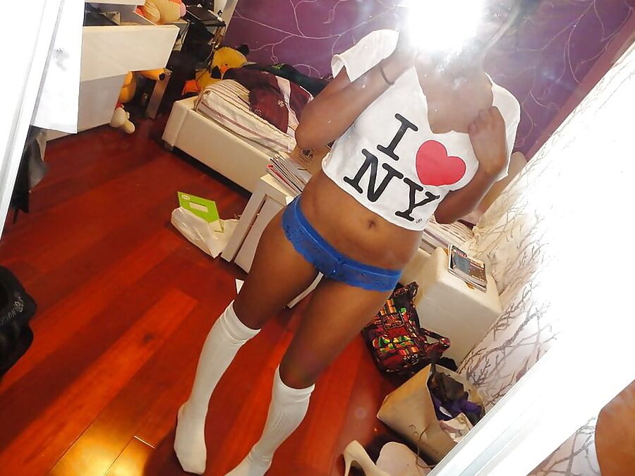 Girl Poses Nude