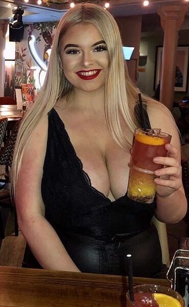 Busty Babe: Lexi