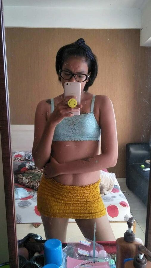 Mix pic girl indo