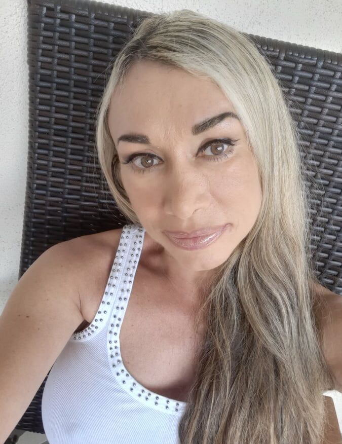 Braless Boobs