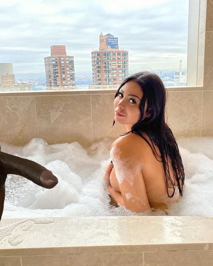 Maeva Ghennam, Pute de telerealite