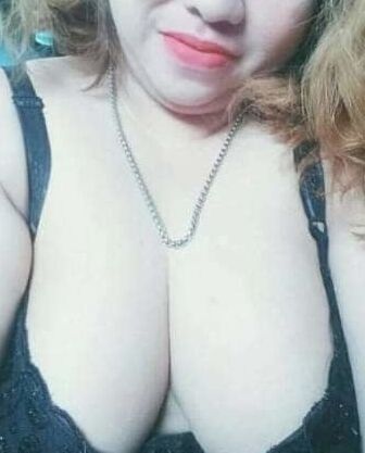 Gadis Thailand menjual puki tetek besar