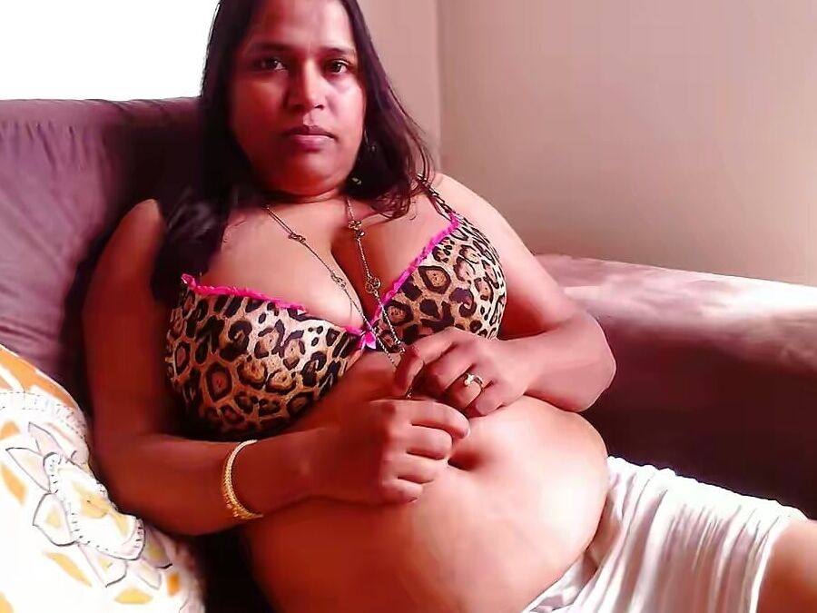 Rozee big boobs bhabhi