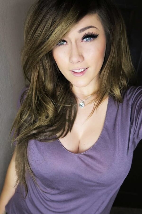 Twitch Cosplay whore Lindsay Elyse