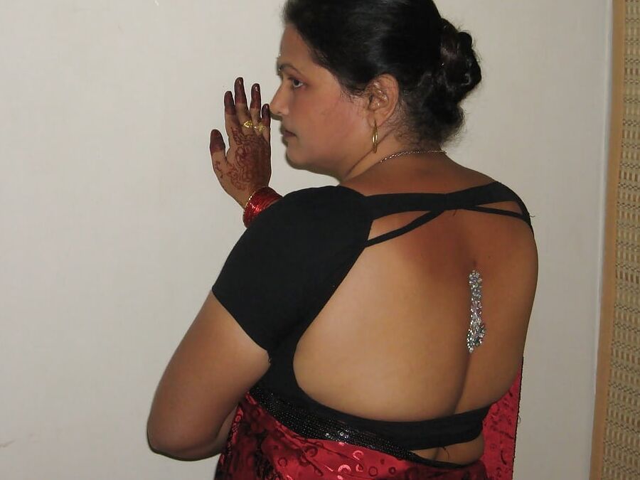 Indian aunty boobs sucking