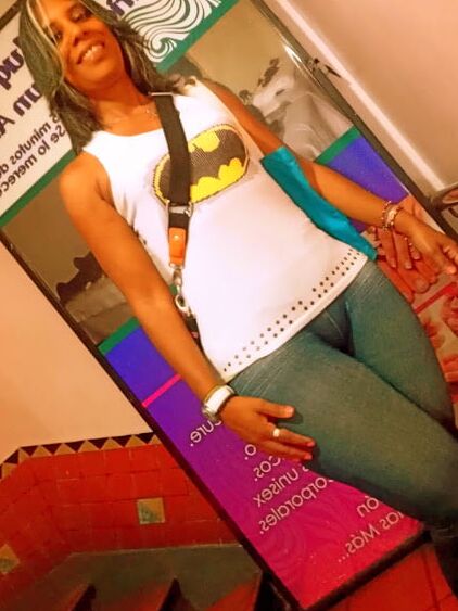 Tremenda Ebony con vaginota - camel toe