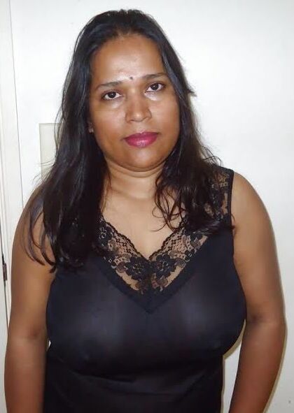 Rozee big boobs bhabhi