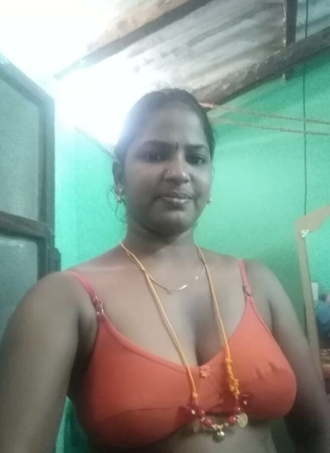 Indian auntys showing boobs