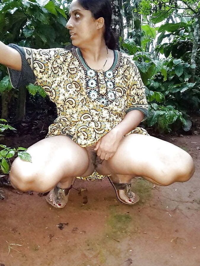 Indian aunties and Bhabhis