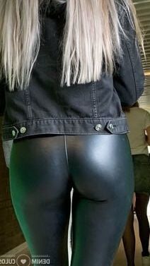 Wet look leggings