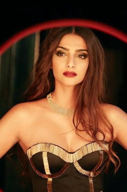 Sonam kapoor sexy hot