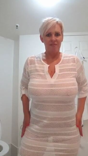 Frau eines Bekannten
