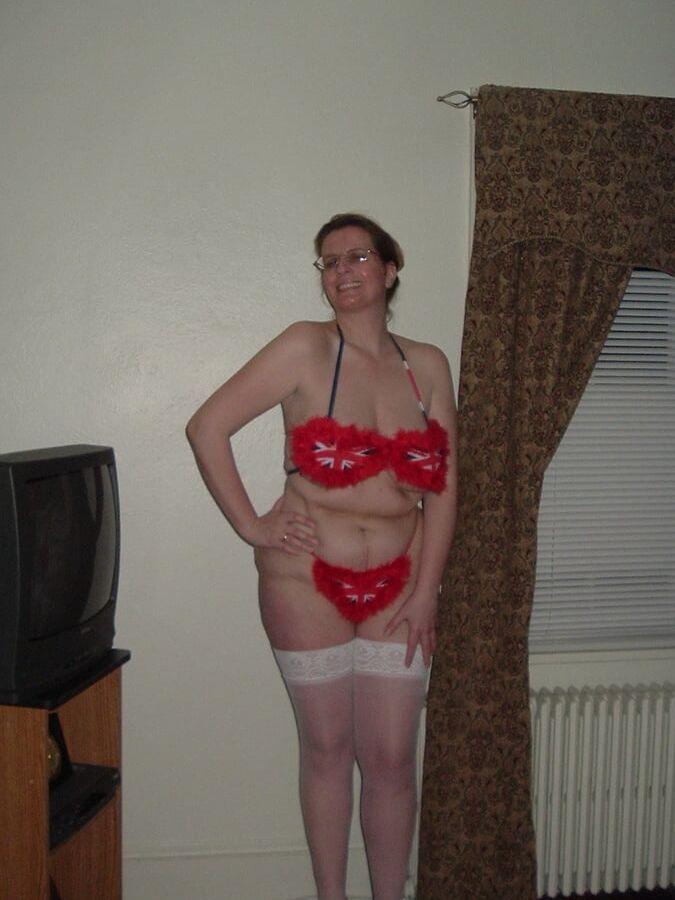 What a fuckin mature slut !