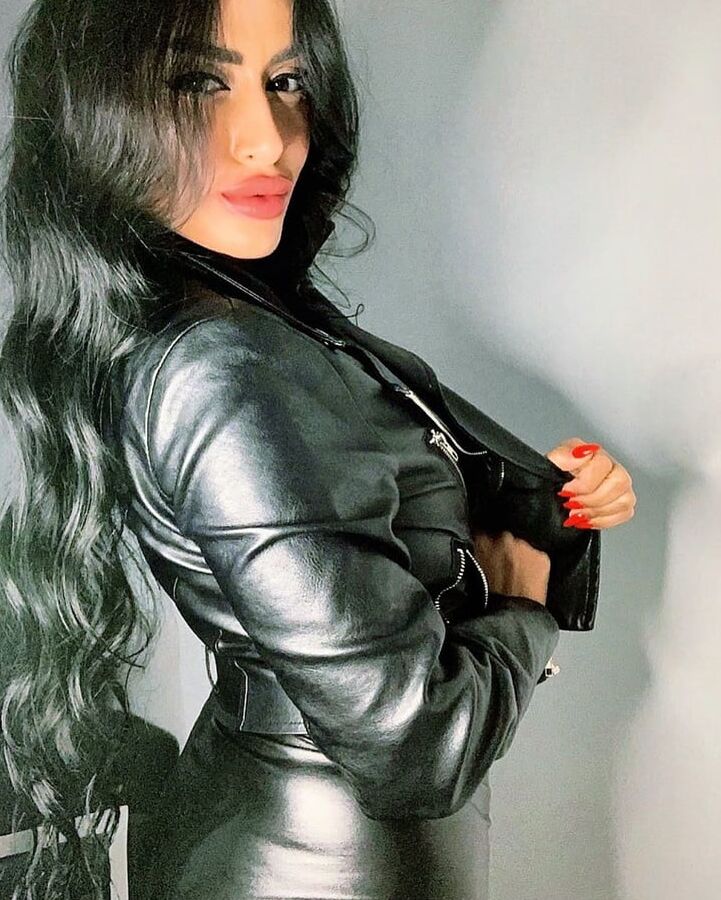 beautiful curvy milf for comments and cumtribute