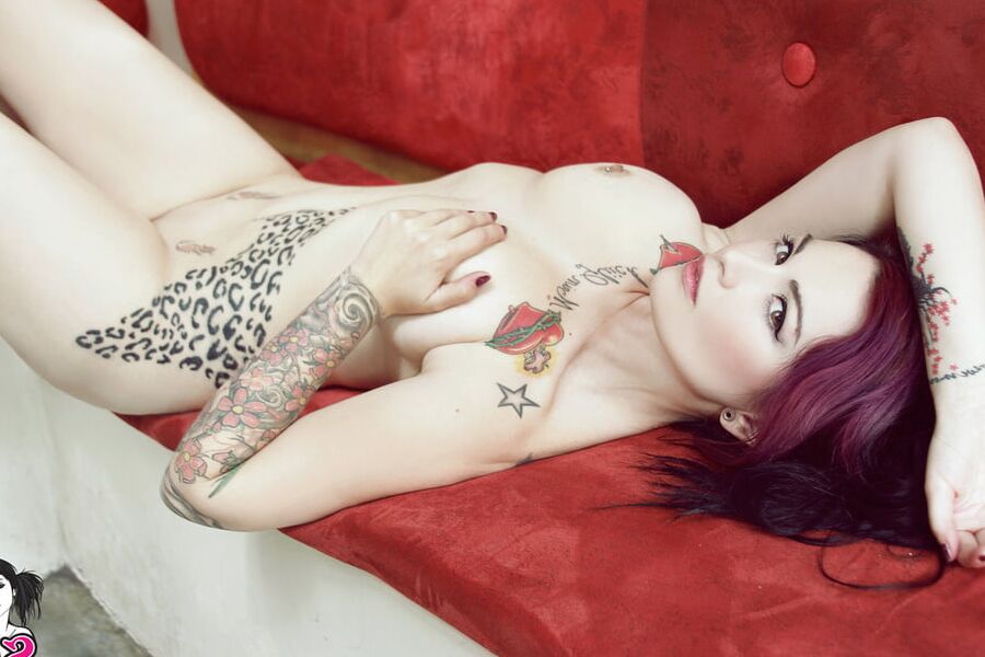 SG - Fernanda - The Red Couch
