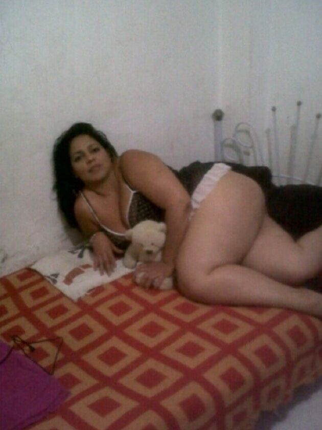 Madurita posando sexy