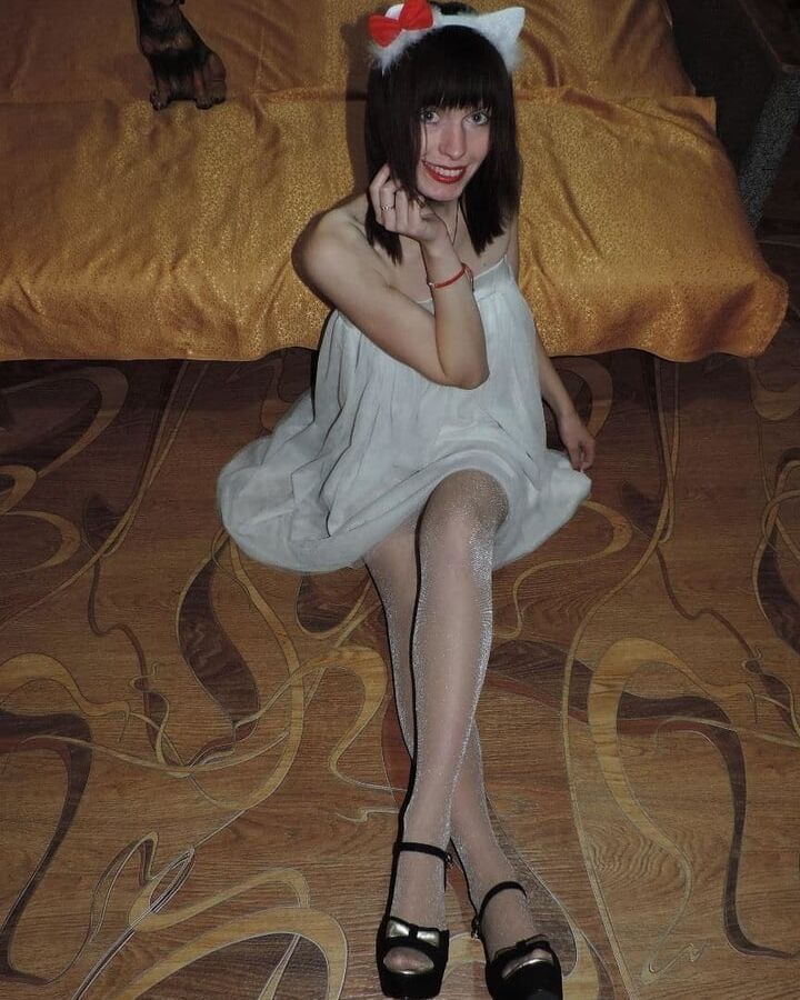 Belarusian anal slut (love sucking dick, high heels, nylons)