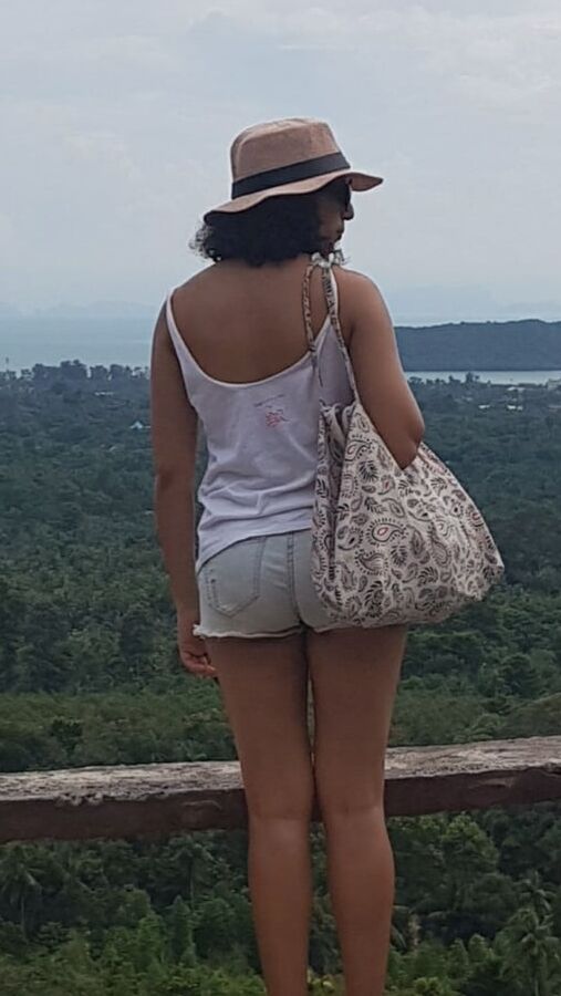 Cucks girl Yasmina exposed!