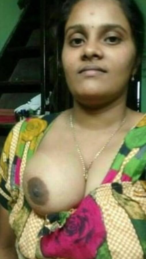 Indian auntys showing boobs