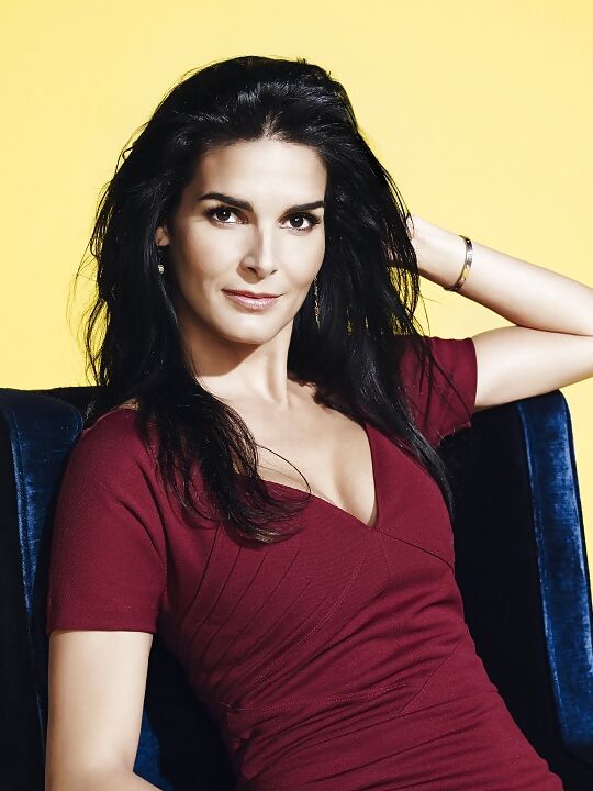 Celeb Sunday Angie Harmon