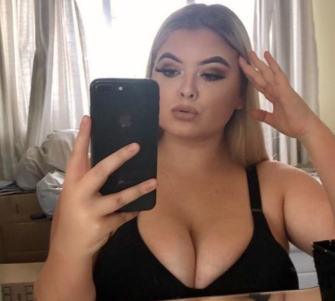 Busty Babe: Lexi