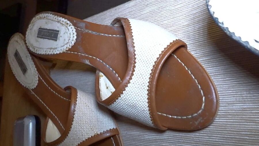 my favorite dirty cum mulesof my wife,her home slippermules
