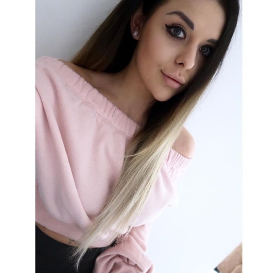 Angieee Polish Sexy Gamer Girl
