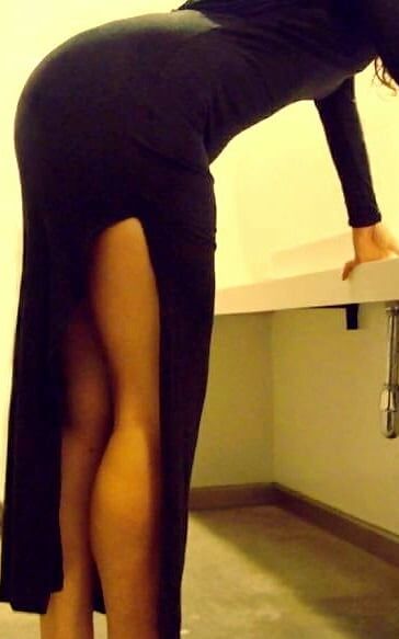 Classiest MILF part VII (Snaps at mall washroom)