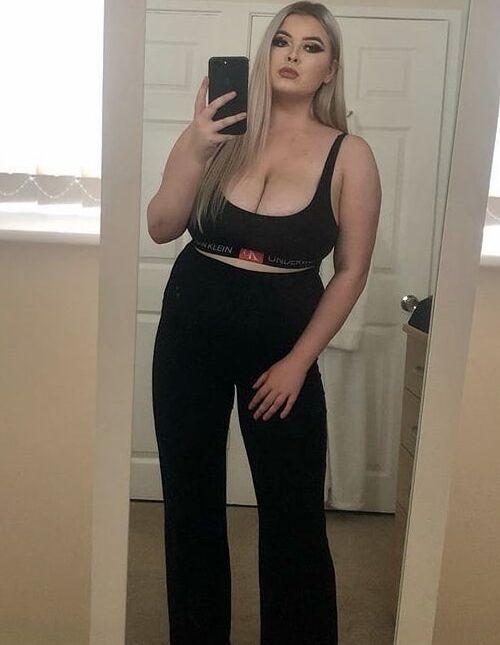 Busty Babe: Lexi