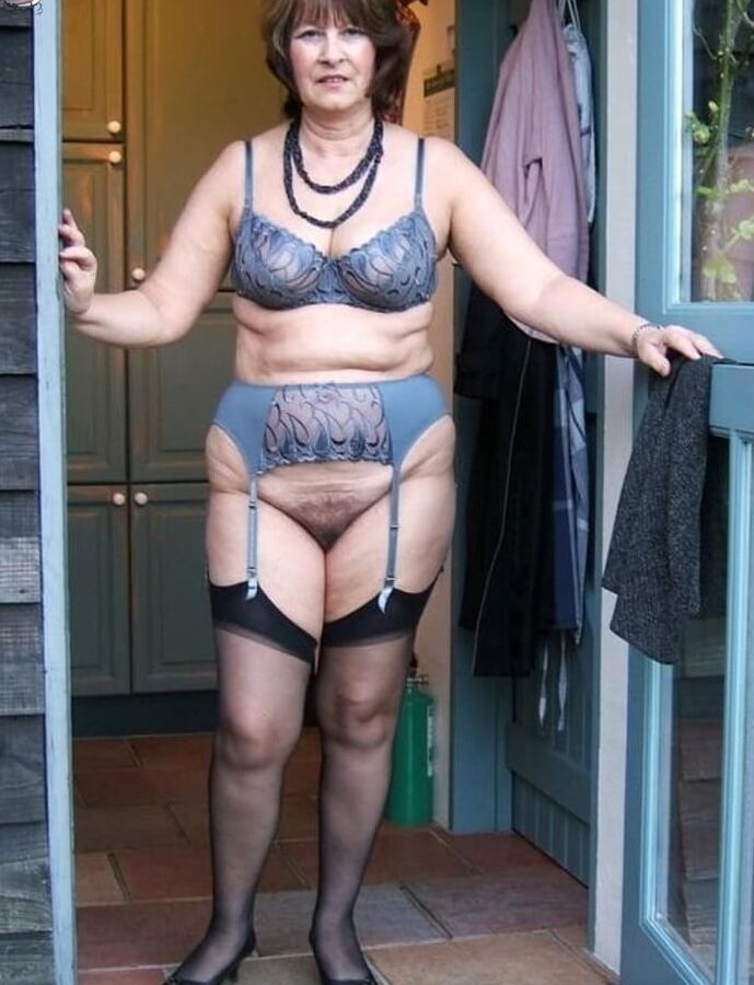 Sexy vollbusige Frauen in Dessous I