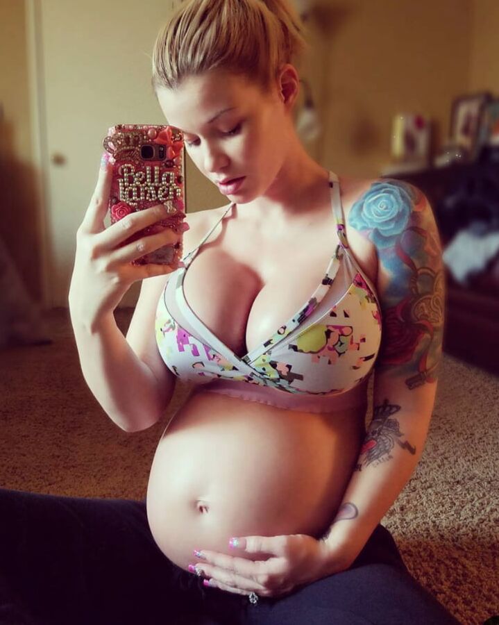 bella sexy pregnant insta