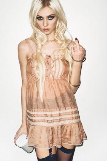 Taylor Momsen rockbitch