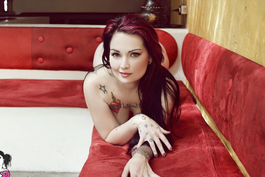 SG - Fernanda - The Red Couch