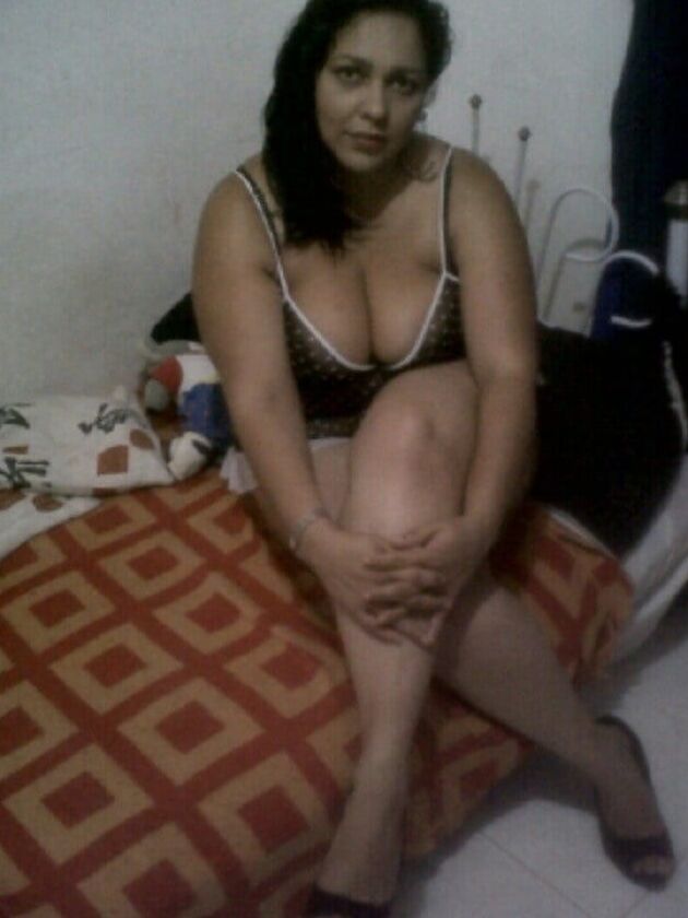 Madurita posando sexy