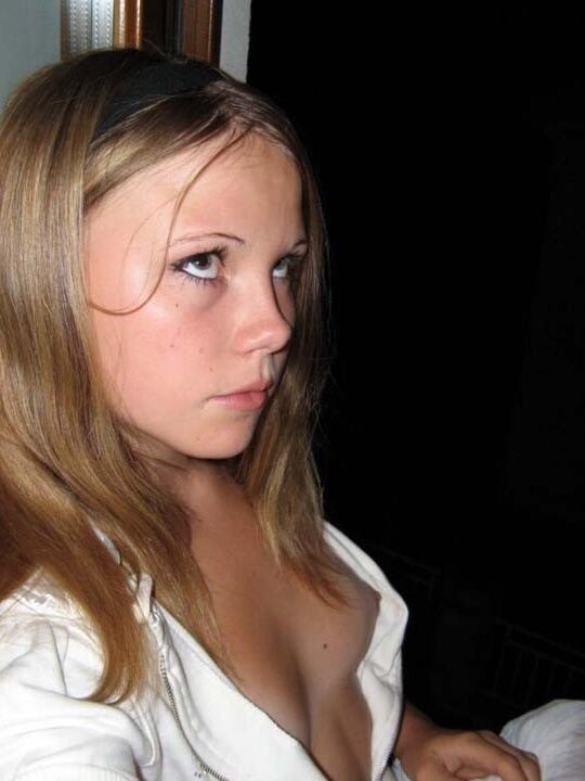 Amateur Girlfriend Must Work Dick on Cam